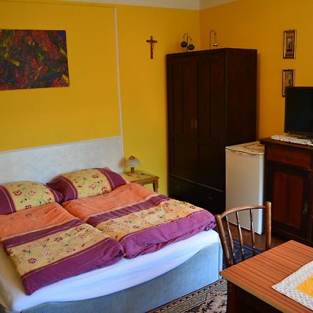 Privat Henry Bed & Breakfast ลิฟตอฟสกีมิคูลาช ภายนอก รูปภาพ